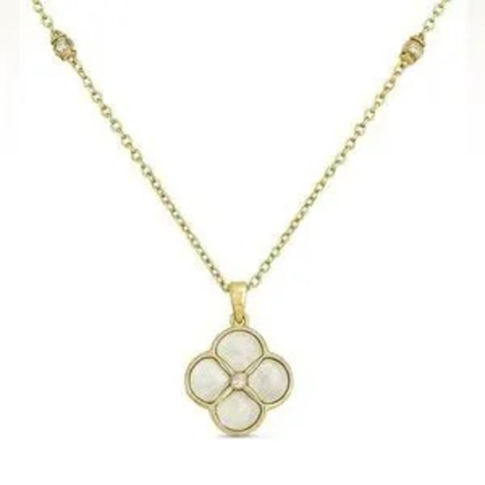 ?? Elegant Gold and White Flower Pendant Necklace